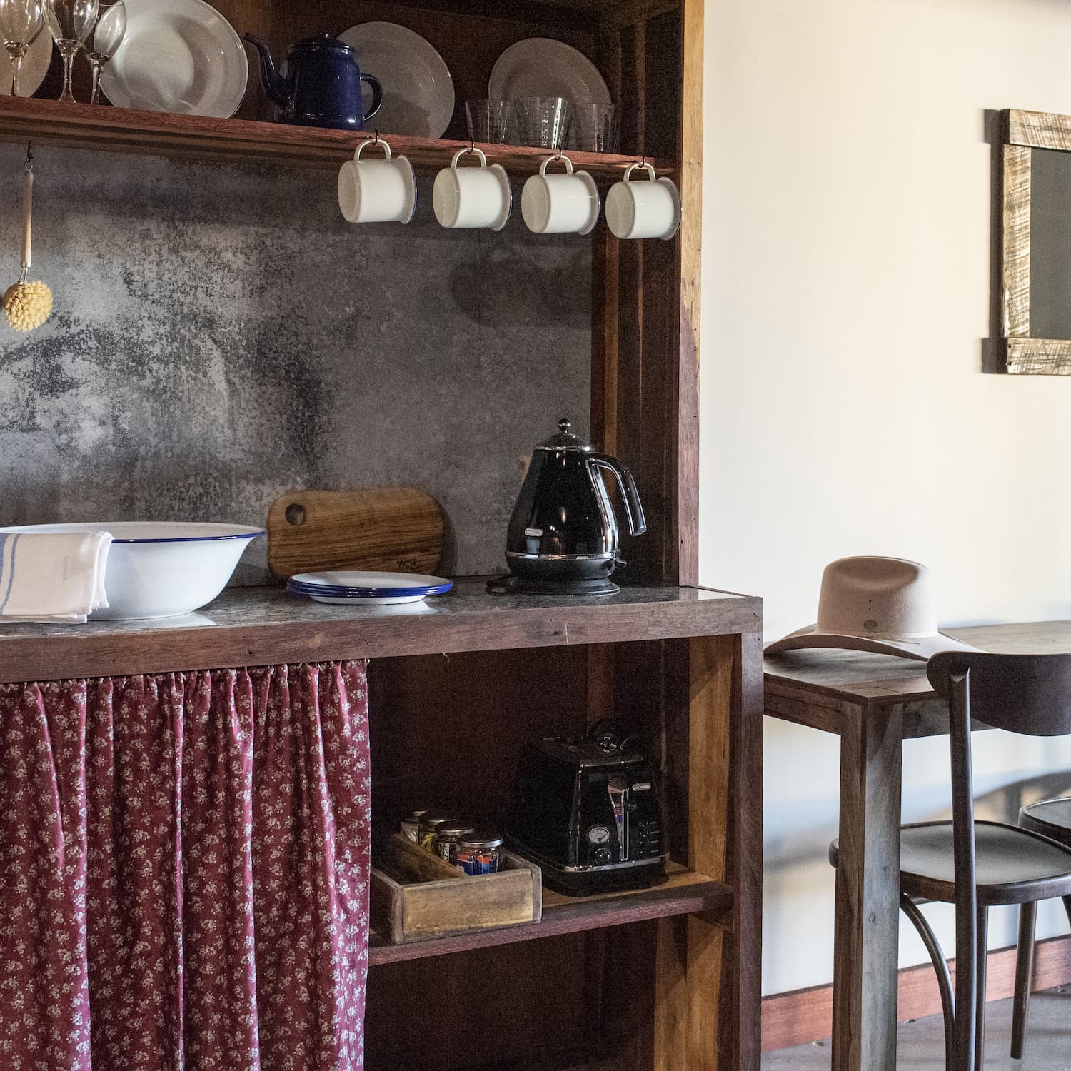 The Stables deluxe room hutch with kettle, toaster and mugs