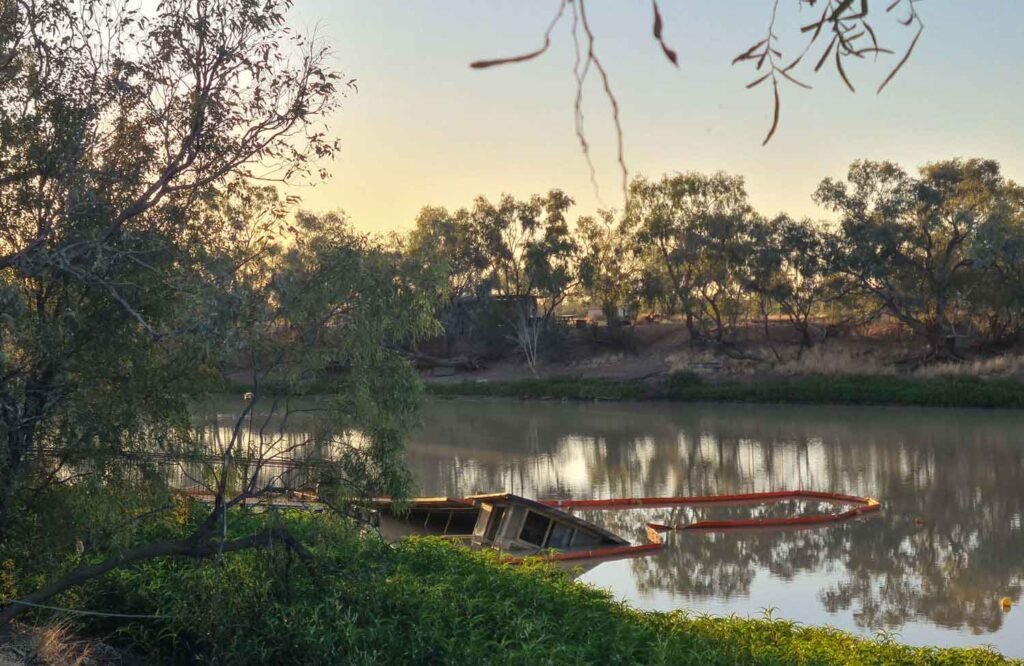 Pride of the Murray sunk in the Thomson River