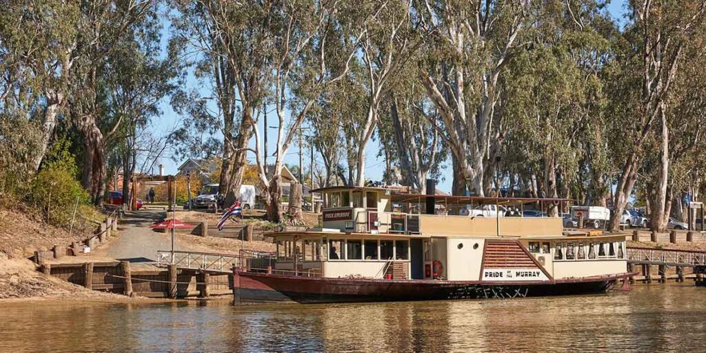 The Pride of the Murray docked at Echuca Wharf