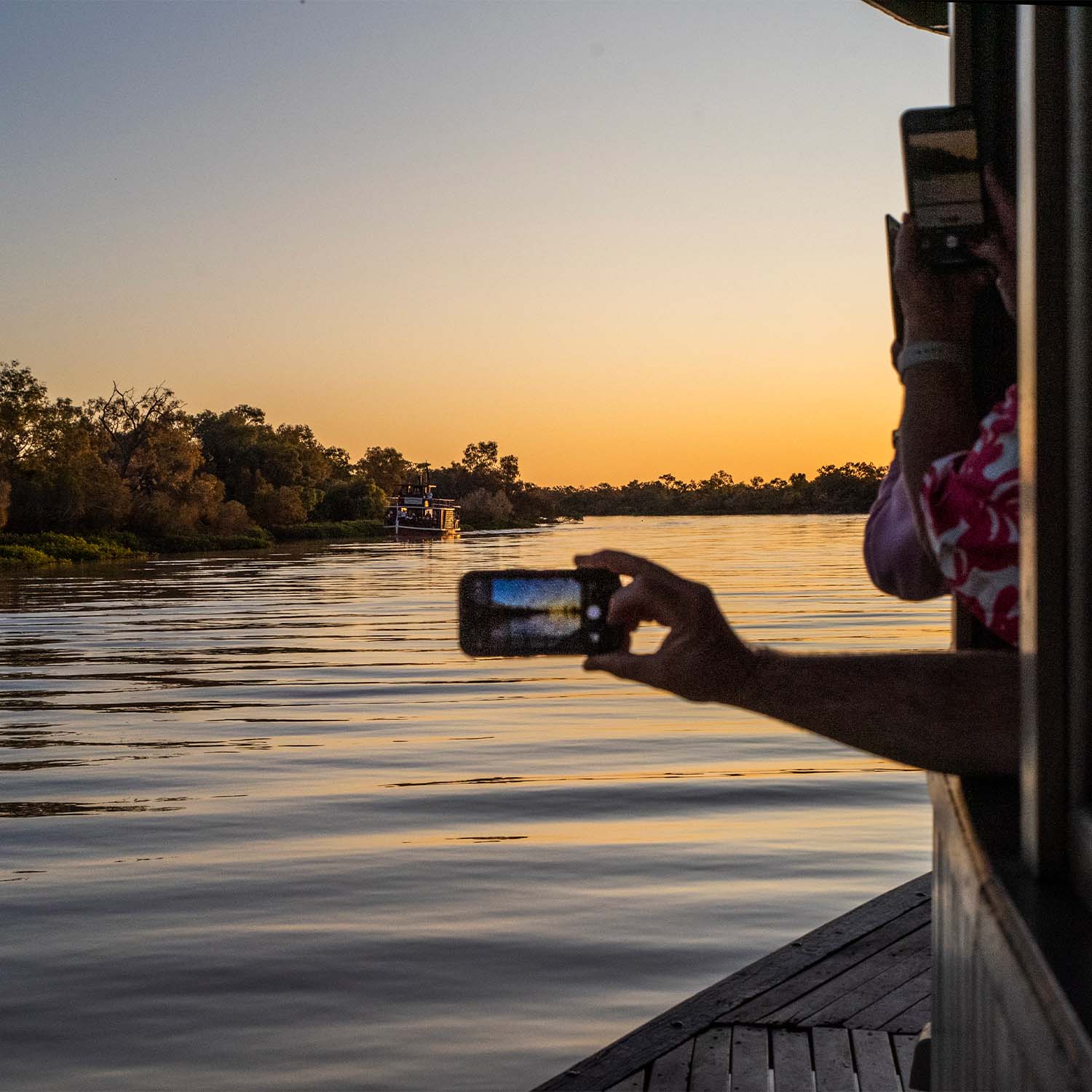 OP-ESC-thomson-river-smartphone-view
