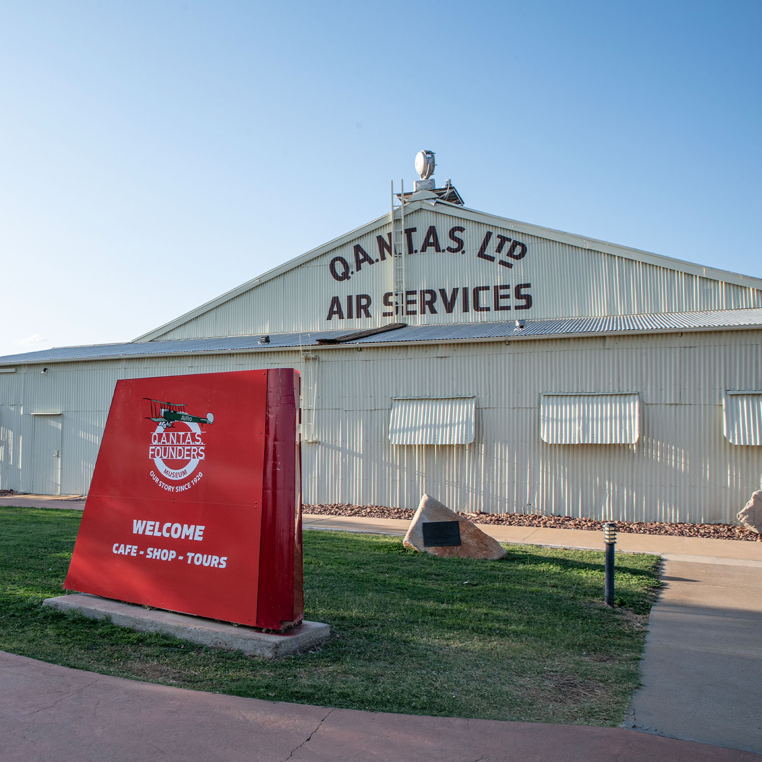 qantas-founders-welcome-sign